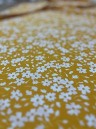 Плательная ткань Прада  принт маленькие цветы на желтом состав 97 ПЭ 3 лайкра